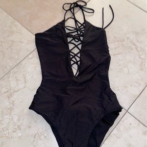 One piece black bathing suit. Size M. Never worn. I think it’s Shein.